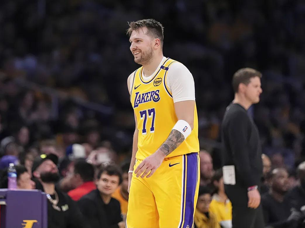 NBA新秀赛季表现亮眼:备受瞩目球员展现实力的简单介绍
